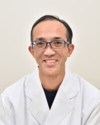 医師 新城 勇人